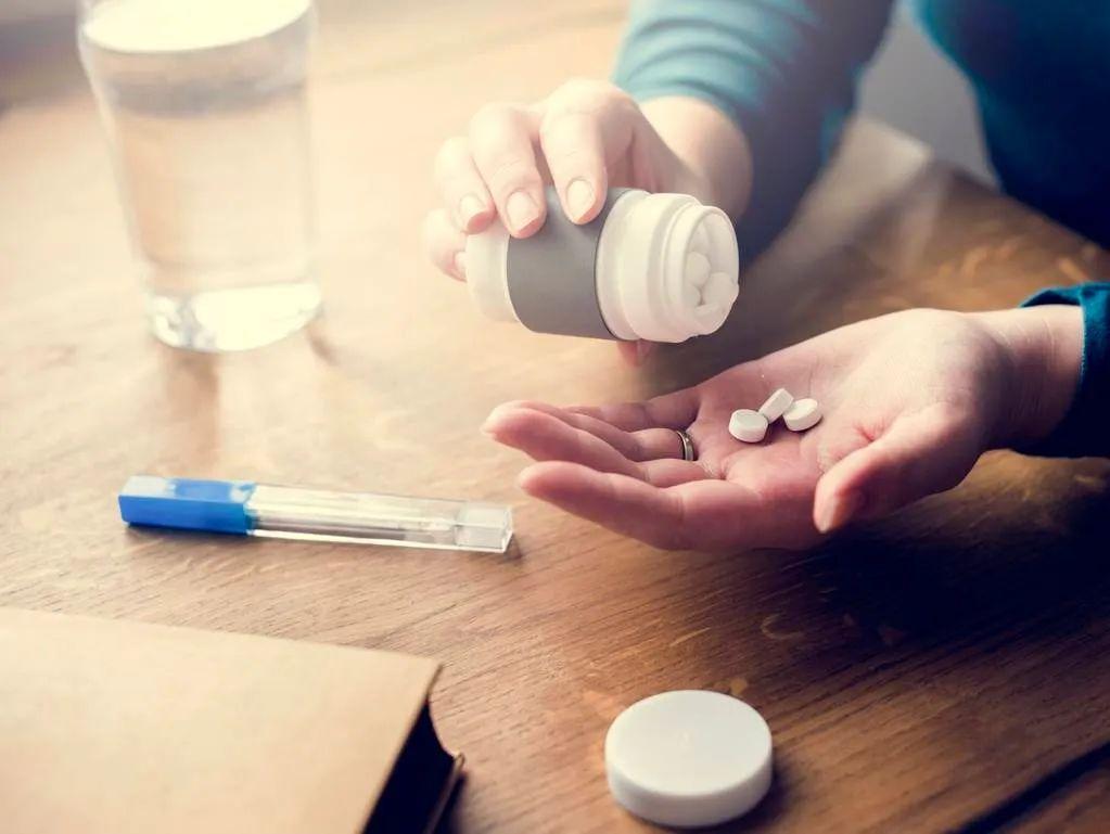 “阳了”为何有人高烧、有人低烧？提醒 这类低烧的人更危险，物理降温类人群需警惕
