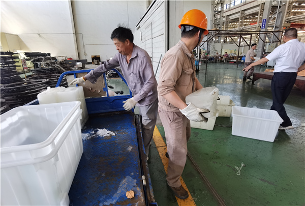 战高温 重生产 促发展--公司车间一线员工在行动